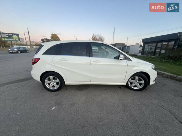 Белый Мерседес Б-класс, объемом двигателя 0 л и пробегом 108 тыс. км за 11500 $, фото 4 на Automoto.ua