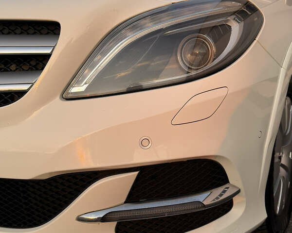 Белый Мерседес Б-класс, объемом двигателя 0 л и пробегом 81 тыс. км за 10950 $, фото 20 на Automoto.ua