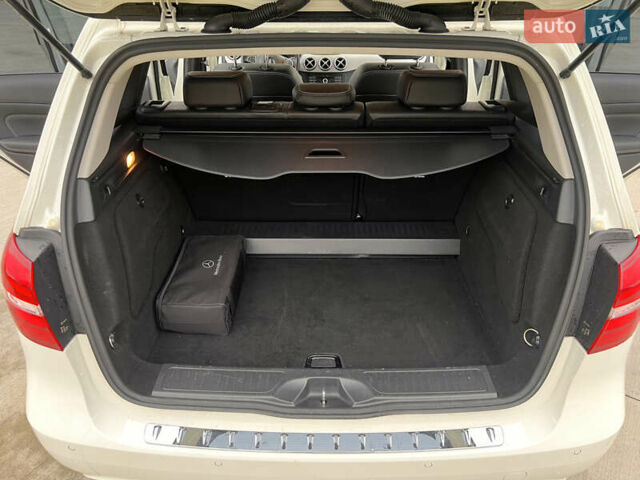 Білий Мерседес Б-клас, об'ємом двигуна 0 л та пробігом 54 тис. км за 11800 $, фото 9 на Automoto.ua