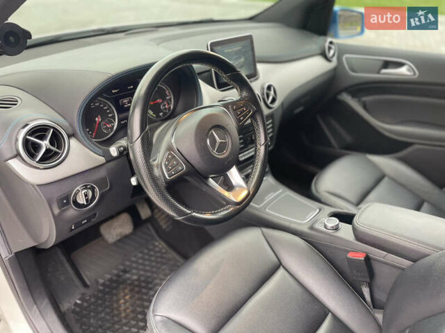 Белый Мерседес Б-класс, объемом двигателя 0 л и пробегом 103 тыс. км за 9500 $, фото 23 на Automoto.ua