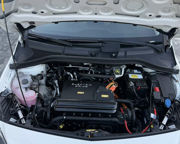 Белый Мерседес Б-класс, объемом двигателя 0 л и пробегом 134 тыс. км за 8700 $, фото 20 на Automoto.ua