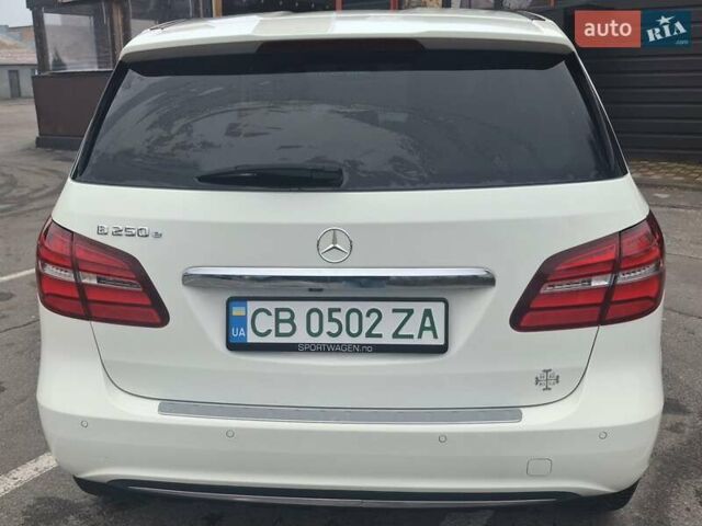 Белый Мерседес Б-класс, объемом двигателя 0 л и пробегом 87 тыс. км за 11500 $, фото 1 на Automoto.ua
