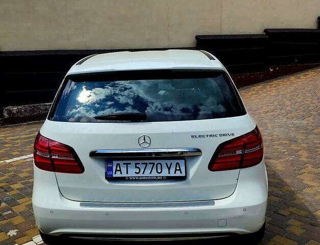 Белый Мерседес Б-класс, объемом двигателя 0 л и пробегом 123 тыс. км за 10900 $, фото 6 на Automoto.ua