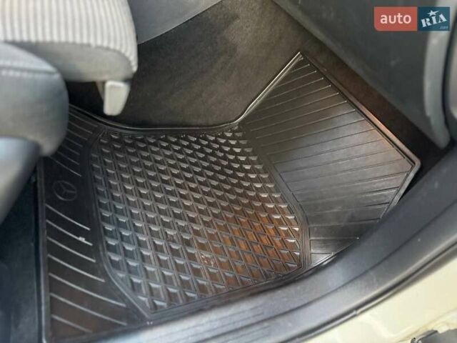 Белый Мерседес Б-класс, объемом двигателя 0 л и пробегом 82 тыс. км за 9800 $, фото 49 на Automoto.ua