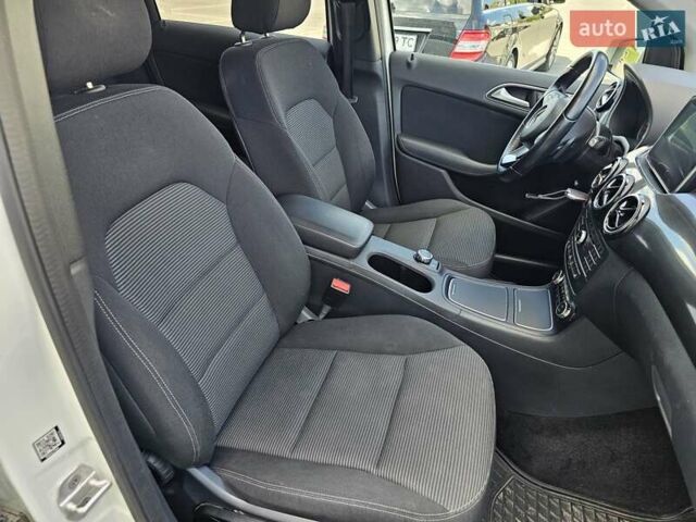 Білий Мерседес Б-клас, об'ємом двигуна 0 л та пробігом 175 тис. км за 12500 $, фото 15 на Automoto.ua