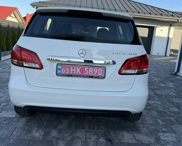 Белый Мерседес Б-класс, объемом двигателя 0 л и пробегом 134 тыс. км за 8700 $, фото 6 на Automoto.ua