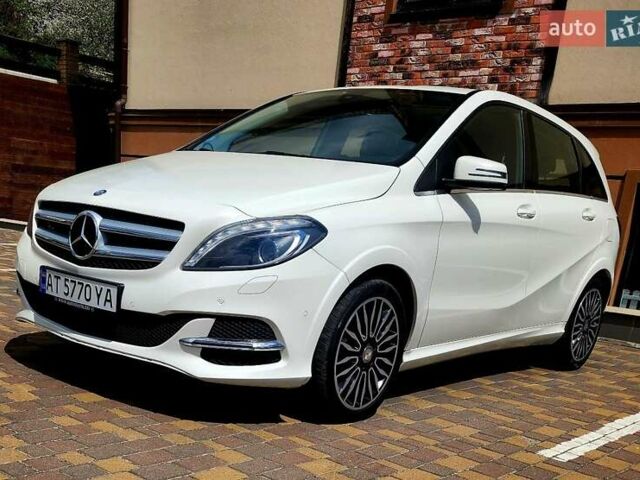 Белый Мерседес Б-класс, объемом двигателя 0 л и пробегом 123 тыс. км за 10900 $, фото 1 на Automoto.ua