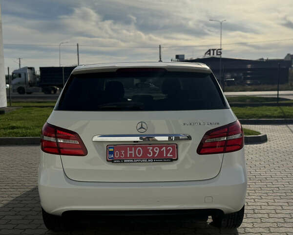 Белый Мерседес Б-класс, объемом двигателя 0 л и пробегом 87 тыс. км за 9000 $, фото 5 на Automoto.ua