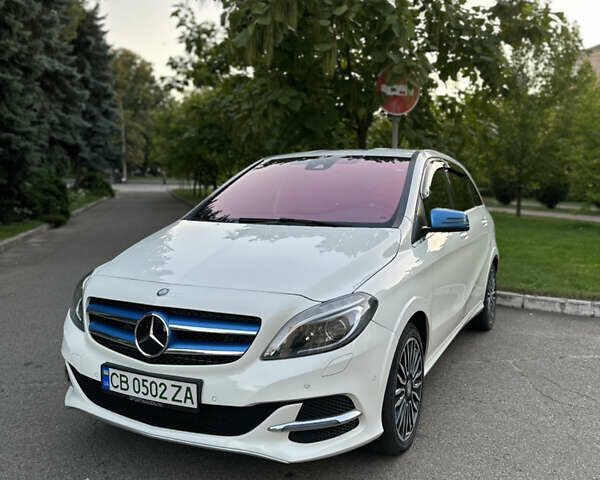 Белый Мерседес Б-класс, объемом двигателя 0 л и пробегом 85 тыс. км за 14700 $, фото 1 на Automoto.ua