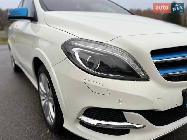 Белый Мерседес Б-класс, объемом двигателя 0 л и пробегом 104 тыс. км за 11300 $, фото 8 на Automoto.ua