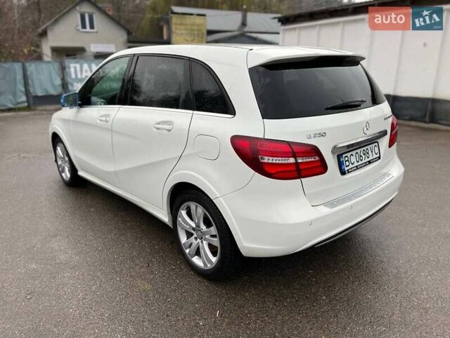 Белый Мерседес Б-класс, объемом двигателя 0 л и пробегом 104 тыс. км за 11300 $, фото 5 на Automoto.ua
