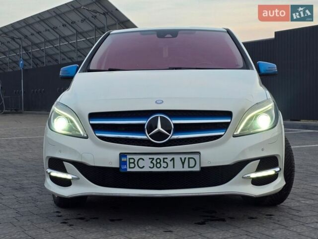 Білий Мерседес Б-клас, об'ємом двигуна 0 л та пробігом 115 тис. км за 9899 $, фото 7 на Automoto.ua