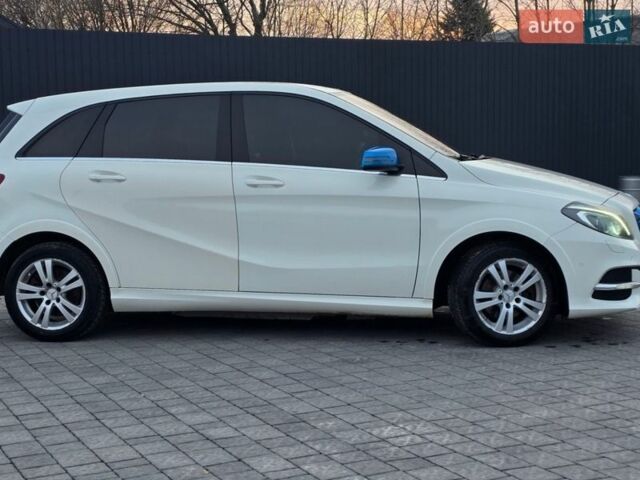 Білий Мерседес Б-клас, об'ємом двигуна 0 л та пробігом 115 тис. км за 9899 $, фото 5 на Automoto.ua