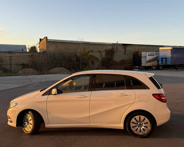 Белый Мерседес Б-класс, объемом двигателя 0 л и пробегом 81 тыс. км за 10950 $, фото 77 на Automoto.ua