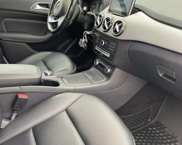 Белый Мерседес Б-класс, объемом двигателя 0 л и пробегом 103 тыс. км за 9500 $, фото 29 на Automoto.ua