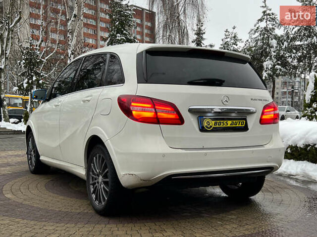 Белый Мерседес Б-класс, объемом двигателя 0 л и пробегом 146 тыс. км за 11700 $, фото 4 на Automoto.ua