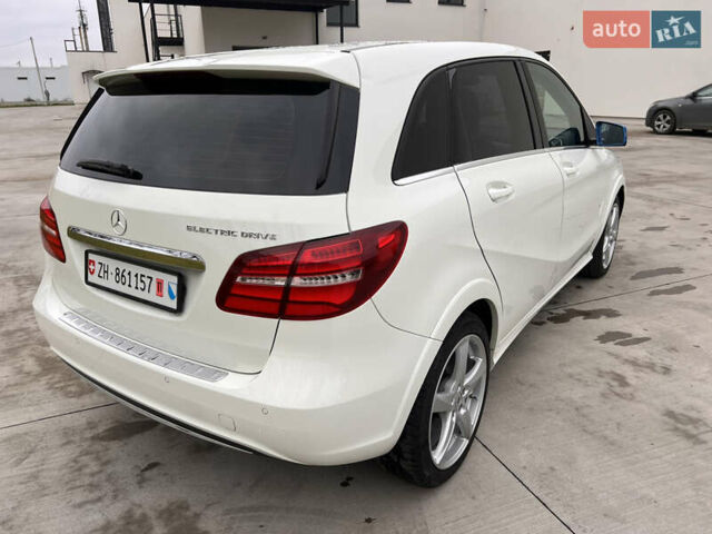Білий Мерседес Б-клас, об'ємом двигуна 0 л та пробігом 54 тис. км за 11800 $, фото 5 на Automoto.ua