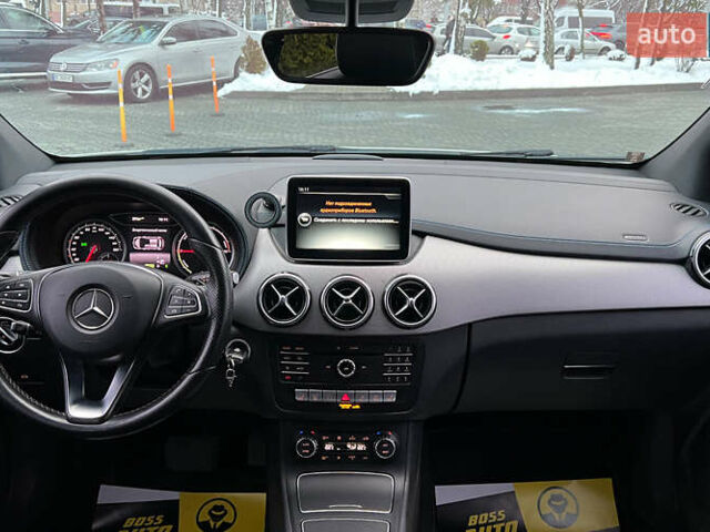 Белый Мерседес Б-класс, объемом двигателя 0 л и пробегом 146 тыс. км за 11700 $, фото 12 на Automoto.ua