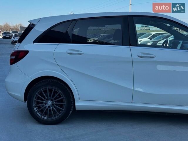 Белый Мерседес Б-класс, объемом двигателя 0 л и пробегом 89 тыс. км за 10990 $, фото 4 на Automoto.ua