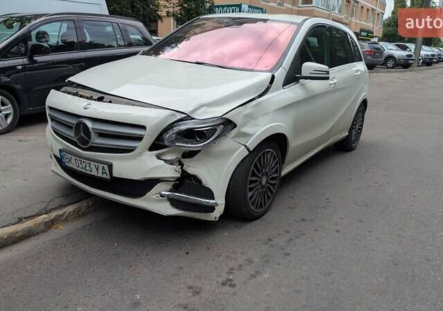 Белый Мерседес Б-класс, объемом двигателя 0 л и пробегом 120 тыс. км за 6999 $, фото 1 на Automoto.ua