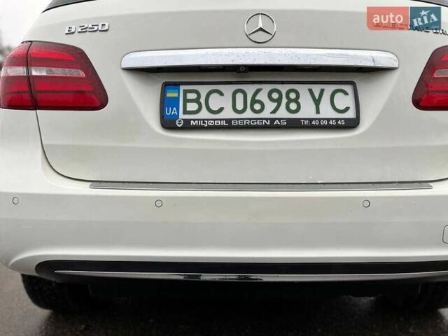 Белый Мерседес Б-класс, объемом двигателя 0 л и пробегом 104 тыс. км за 11300 $, фото 9 на Automoto.ua