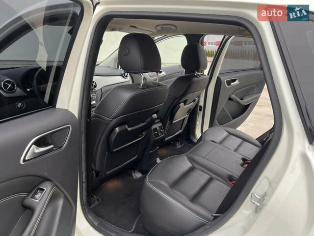 Білий Мерседес Б-клас, об'ємом двигуна 0 л та пробігом 54 тис. км за 11800 $, фото 11 на Automoto.ua