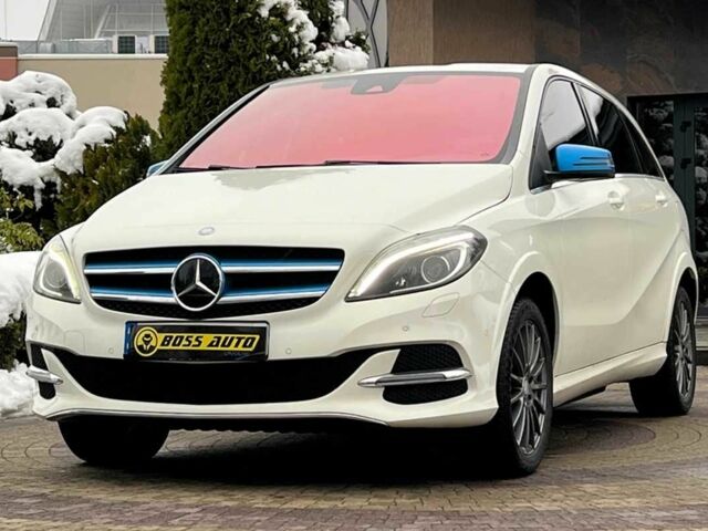 Белый Мерседес Б-класс, объемом двигателя 0 л и пробегом 146 тыс. км за 11700 $, фото 2 на Automoto.ua