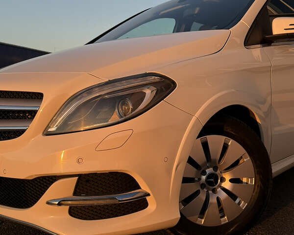 Белый Мерседес Б-класс, объемом двигателя 0 л и пробегом 81 тыс. км за 10950 $, фото 11 на Automoto.ua