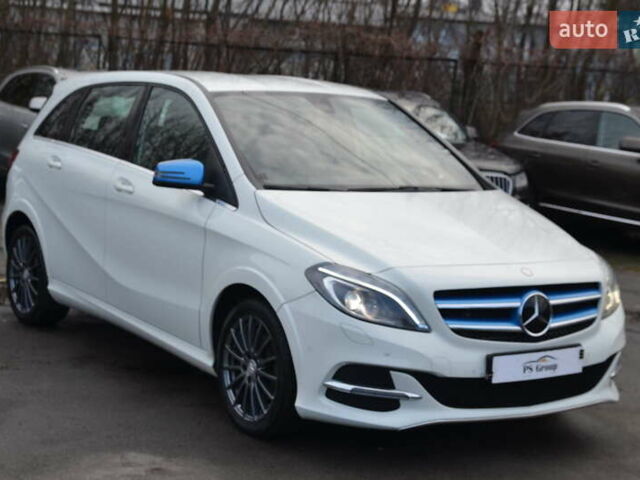 Білий Мерседес Б-клас, об'ємом двигуна 0 л та пробігом 104 тис. км за 10799 $, фото 3 на Automoto.ua