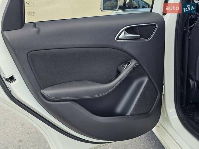 Білий Мерседес Б-клас, об'ємом двигуна 0 л та пробігом 175 тис. км за 12500 $, фото 18 на Automoto.ua