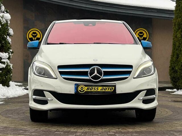 Белый Мерседес Б-класс, объемом двигателя 0 л и пробегом 146 тыс. км за 11700 $, фото 1 на Automoto.ua