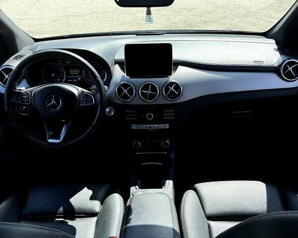 Белый Мерседес Б-класс, объемом двигателя 0 л и пробегом 105 тыс. км за 10900 $, фото 7 на Automoto.ua