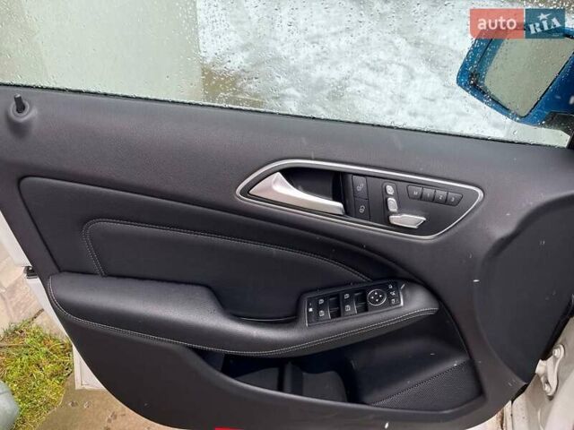 Белый Мерседес Б-класс, объемом двигателя 0 л и пробегом 104 тыс. км за 11300 $, фото 29 на Automoto.ua