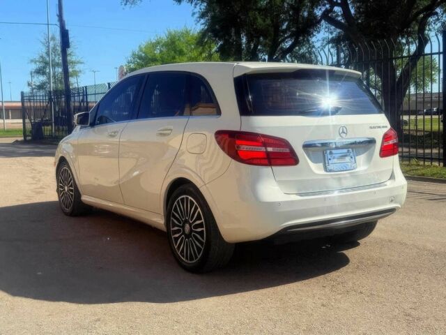 Белый Мерседес Б-класс, объемом двигателя 0 л и пробегом 75 тыс. км за 9900 $, фото 4 на Automoto.ua