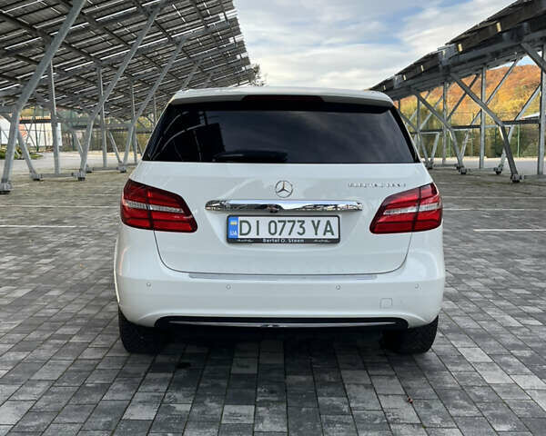 Мерседес Б-класс 2015 в Львове на Automoto.ua Белый Мерседес Б-класс, объемом двигателя 0 л и пробегом 83 тыс. км за 9800 $, фото 7 на Automoto.ua