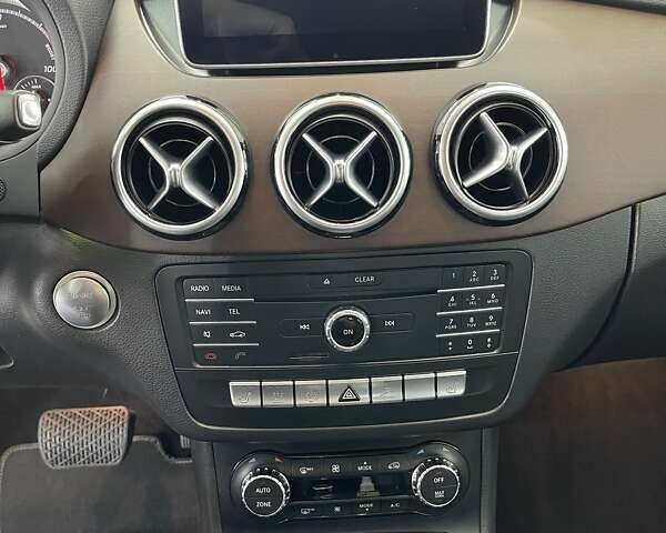 Белый Мерседес Б-класс, объемом двигателя 0 л и пробегом 73 тыс. км за 16900 $, фото 22 на Automoto.ua