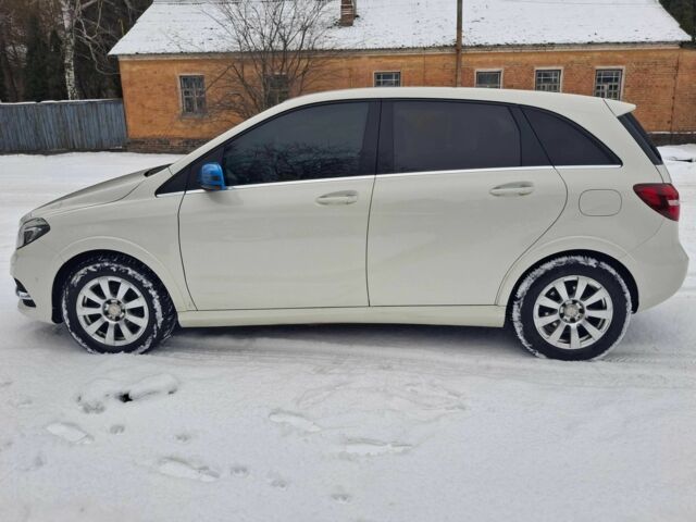 Білий Мерседес Б-клас, об'ємом двигуна 0 л та пробігом 87 тис. км за 11300 $, фото 5 на Automoto.ua