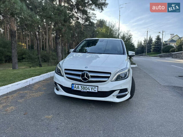 Белый Мерседес Б-класс, объемом двигателя 0 л и пробегом 120 тыс. км за 11500 $, фото 2 на Automoto.ua