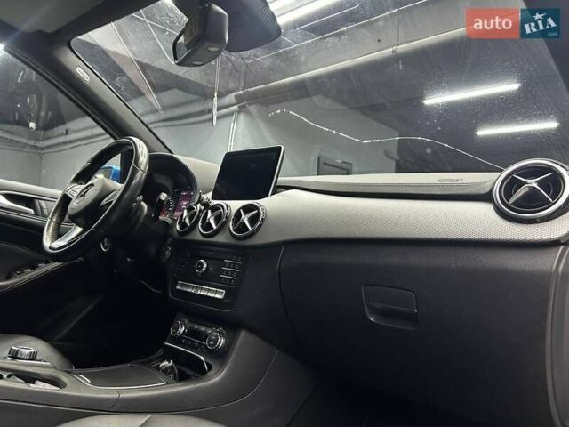 Белый Мерседес Б-класс, объемом двигателя 0 л и пробегом 132 тыс. км за 12200 $, фото 13 на Automoto.ua