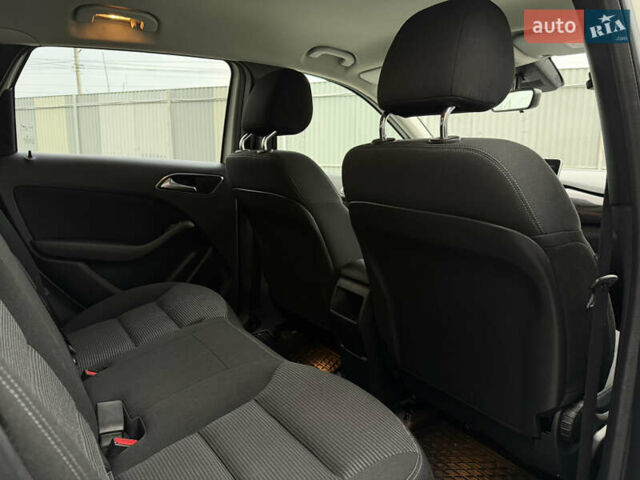 Белый Мерседес Б-класс, объемом двигателя 0 л и пробегом 115 тыс. км за 9000 $, фото 11 на Automoto.ua