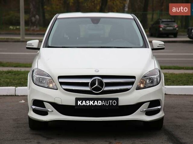 Белый Мерседес Б-класс, объемом двигателя 0 л и пробегом 158 тыс. км за 9500 $, фото 1 на Automoto.ua