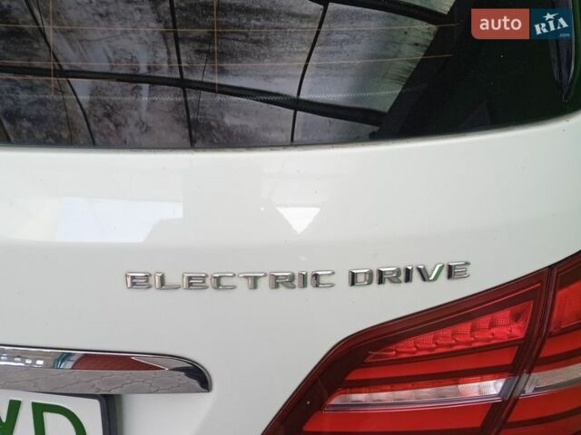 Білий Мерседес Б-клас, об'ємом двигуна 0 л та пробігом 37 тис. км за 12000 $, фото 15 на Automoto.ua