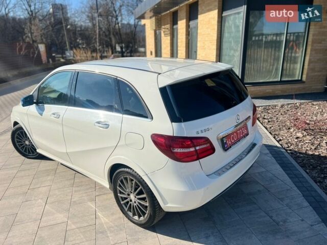 Белый Мерседес Б-класс, объемом двигателя 0 л и пробегом 132 тыс. км за 9300 $, фото 3 на Automoto.ua