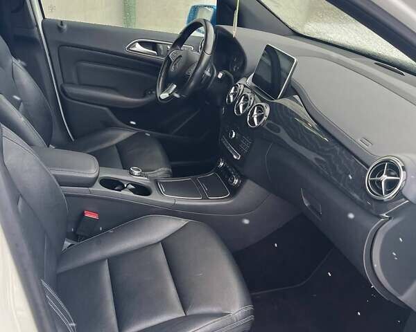 Белый Мерседес Б-класс, объемом двигателя 0 л и пробегом 104 тыс. км за 11300 $, фото 18 на Automoto.ua