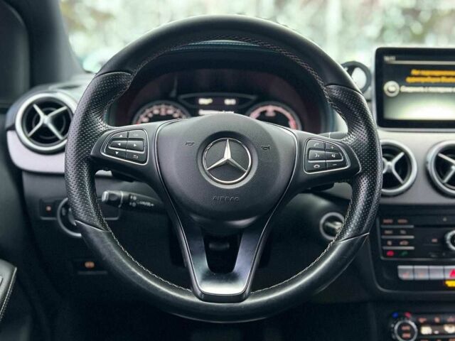 Белый Мерседес Б-класс, объемом двигателя 0 л и пробегом 146 тыс. км за 11700 $, фото 10 на Automoto.ua