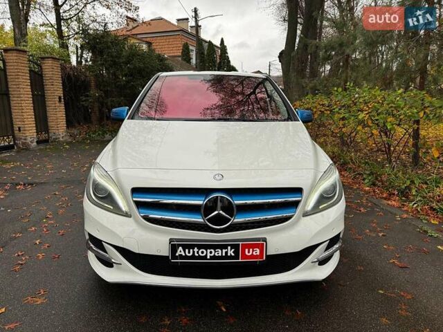 Белый Мерседес Б-класс, объемом двигателя 0 л и пробегом 120 тыс. км за 9440 $, фото 2 на Automoto.ua