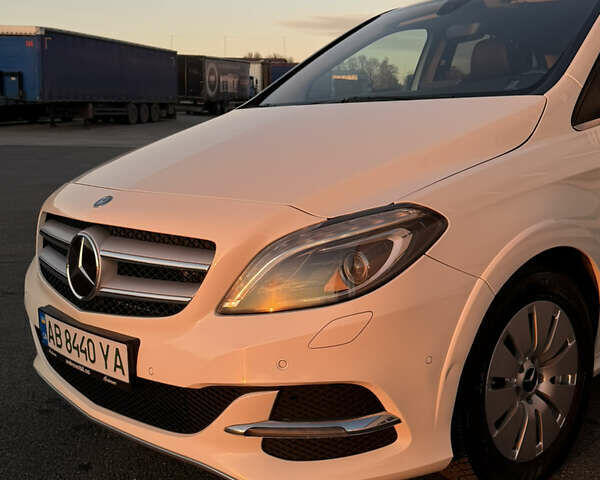 Белый Мерседес Б-класс, объемом двигателя 0 л и пробегом 81 тыс. км за 10950 $, фото 78 на Automoto.ua