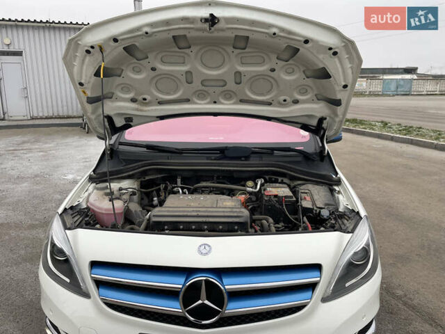 Мерседес Б-класс 2015 в Ровно на Automoto.ua Белый Мерседес Б-класс, объемом двигателя 0 л и пробегом 121 тыс. км за 13000 $, фото 6 на Automoto.ua
