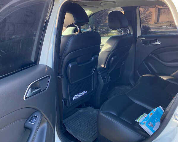 Білий Мерседес Б-клас, об'ємом двигуна 0 л та пробігом 113 тис. км за 10500 $, фото 7 на Automoto.ua