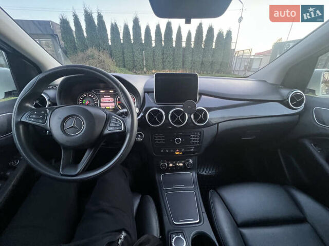 Белый Мерседес Б-класс, объемом двигателя 0 л и пробегом 108 тыс. км за 11500 $, фото 7 на Automoto.ua